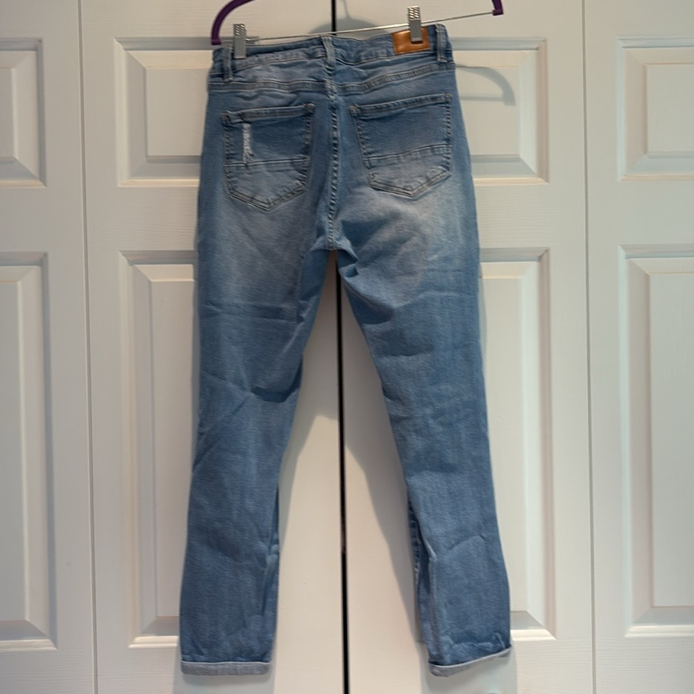 Women’s jeans size 8 with ripped detail. - Picture 3 of 3